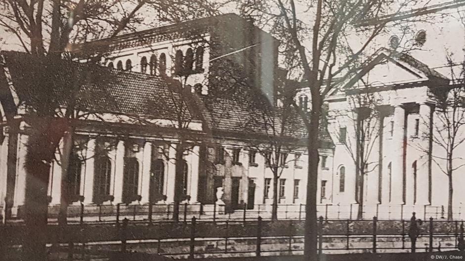 Ovako je izgledala sinagoga Frenkelufer u Berlinu do 1938. Glavni deo je desno na slici.