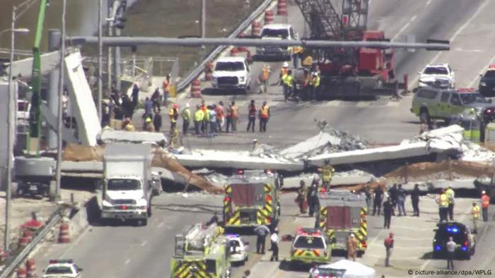 USA Einsturz von Fußgängerbrücke in Miami (picture-alliance/dpa/WPLG)