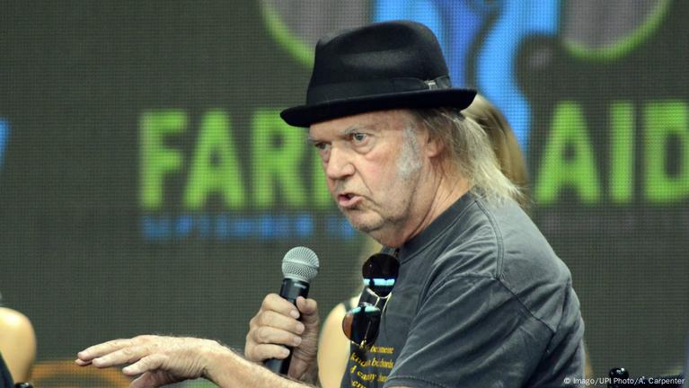 Neil Young Sues Trump Campaign Over Repeated Use Of Songs – DW – 08/05/2020