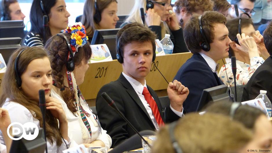 EU Youth Parliament: Being Heard For The First Time – DW – 03/18/2018