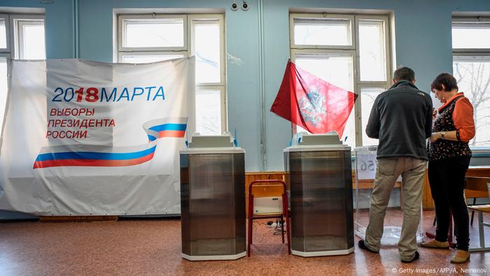 Wahlen Russland 2018 - Wahlstation (Getty Images/AFP/A. Nemenov)