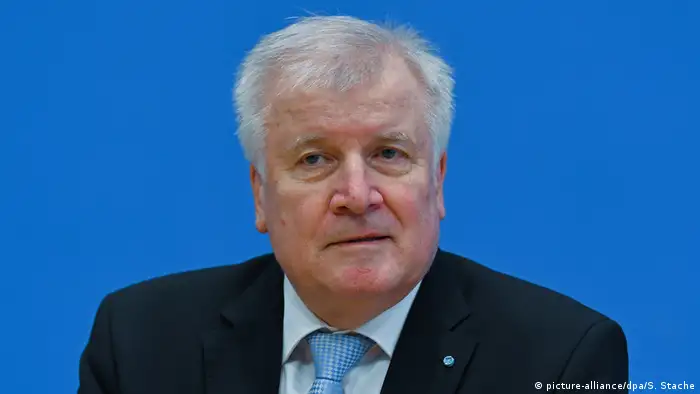 El ministro alemán de Interior, Horst Seehofer, afirmó hoy que Alemania debe contar con que se pueda producir un atentado islamista en cualquier momento, debido al elevado riesgo de amenaza terrorista del país. (12.04.2018).