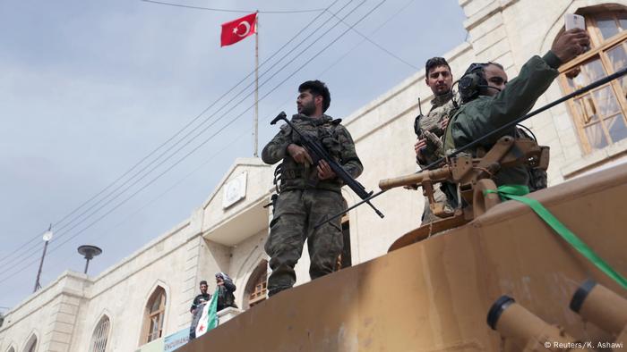 Türkische Armee rückt in Afrin ein (Reuters/K. Ashawi)
