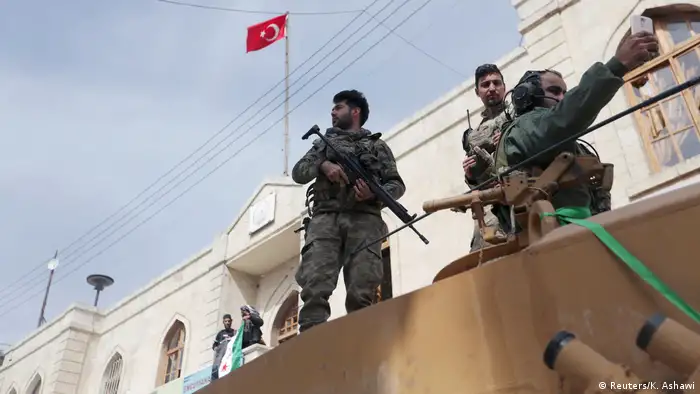Türkische Armee rückt in Afrin ein (Reuters/K. Ashawi)