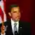 Obama im Porträt in einer Rede vor der US-Flagge (Foto: AP)