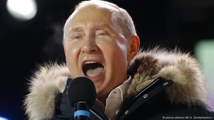 Russland Wahlen 2018 - Wahlsieg für Putin (picture-alliance/AP/A. Zemlianichenko)