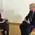 Zhanna Nemtsova spricht mit Boris Johnson