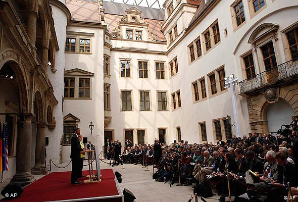 Pressekonferenz mit Obama und Merkel in Dresden (Foto: AP)
