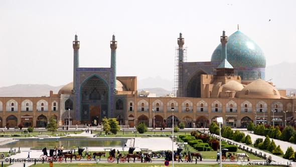 Der alte Königsplatz Meidan-e Imam mit der Imam Moschee in Isfahan