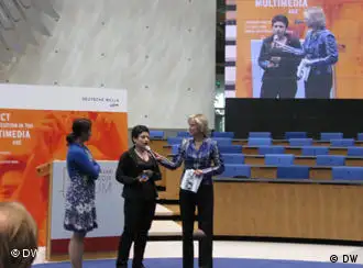 Nazli Farokhi von Weblog '4equality' bekommt 'Reporter ohne Grenzen Preis' im Rahmen der internationalen Weblog-Awards der Deutschen Welle