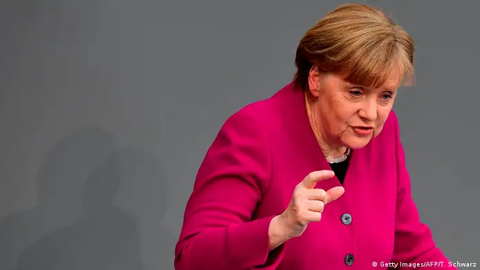Bundestag - Angela Merkel gibt Regierungserklärung ab (Getty Images/AFP/T. Schwarz)