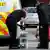 Großbritannien Salisbury - Polizisten bereiten Equipment vor um den Tatort der Nervengiftattacke gegen Sergei Skripal zu untersuchen