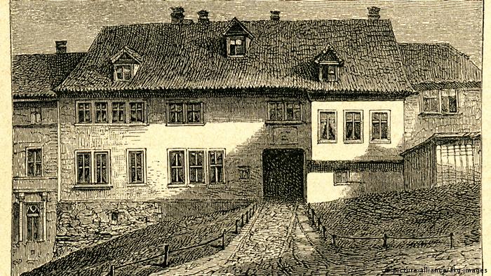 Copper engraving of a two-story house in Eisenach where Bach was born (picture-alliance/akg-images)