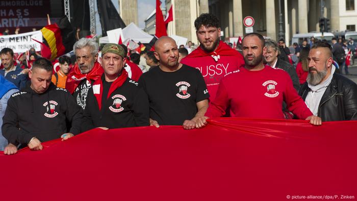 Almanyalı Osmanlılar Berlin'deki Ermeni Soykırımı tasarısı protestosunda