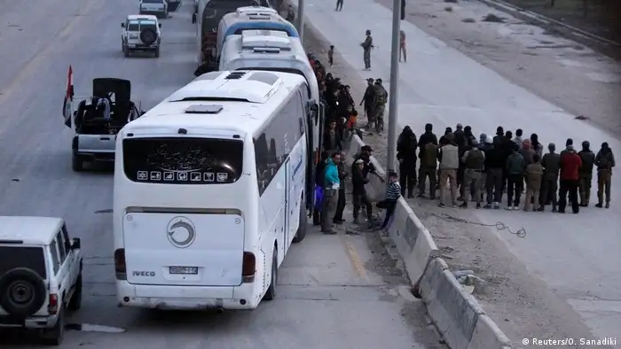 Syrien Abzug Rebellengruppen aus Ghuta (Reuters/O. Sanadiki)