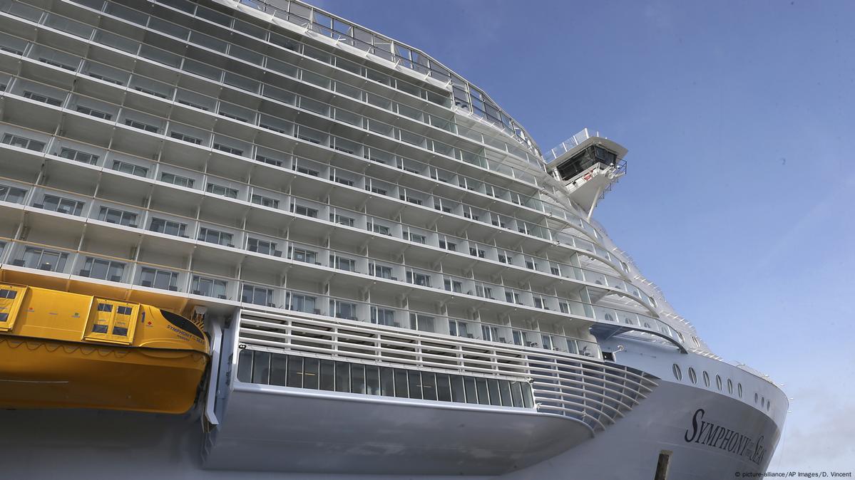 その他 Big Ships: Luxury Liner Cruising in  [DVD] World's Biggest Cruise Ships: The Hidden Workings of Sea
