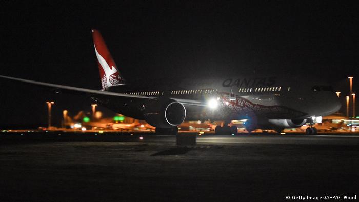 Boeing 787 авиакомпании Qantas отправляется в первый рейс из Перта в Лондон