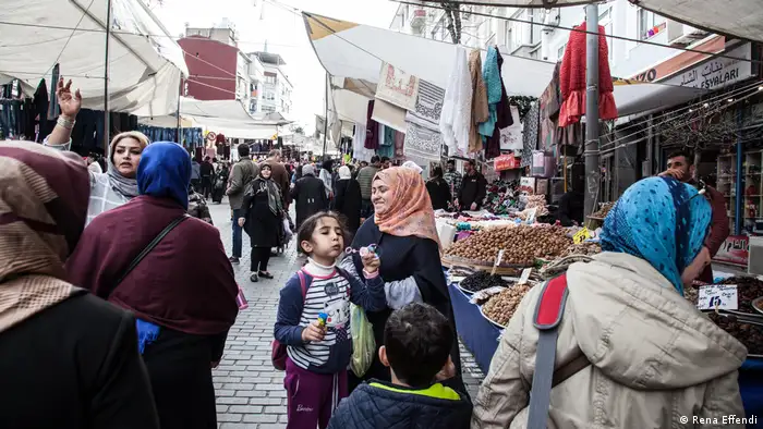 Marktszene im konservativen Istanbuler Stadtviertel Fatih (Rena Effendi)