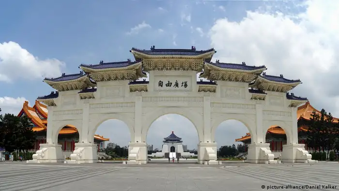 Taiwan Taipeh Haupttor zum Chiang-Kai-shek-Park