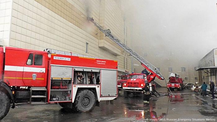 Russia Kemerovo - Fire in shopping center (Imago / TASS / Russian Emergency Situations Ministry)