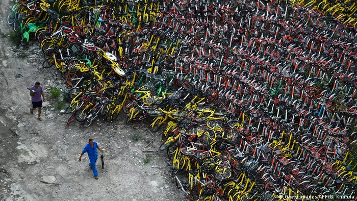 Since it rolled in two years ago, bike sharing has become part of daily life in megacities such as Beijing. Official statistics claim 10 million such bikes trundle along the streets of China.