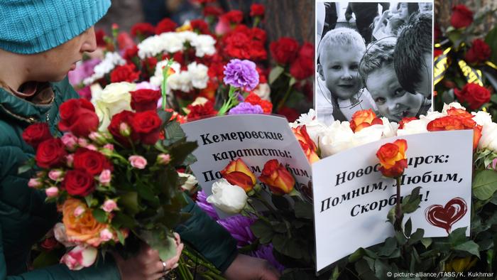 Russia commemoration in Kemerovo after fire in shopping center (picture-alliance / TASS / K. Kukhmar)