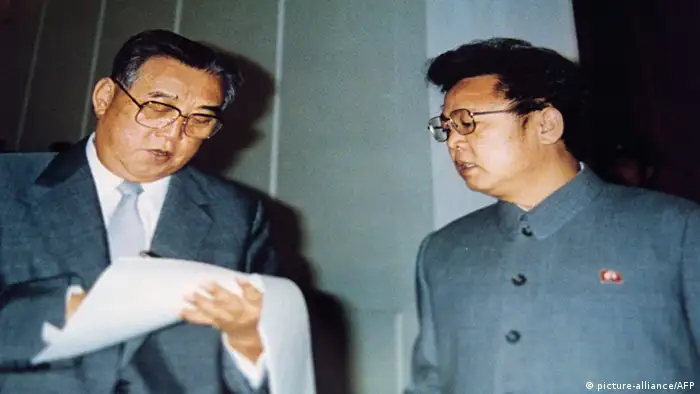 Kim Il Sung und Kim Jong Il (picture-alliance/AFP)