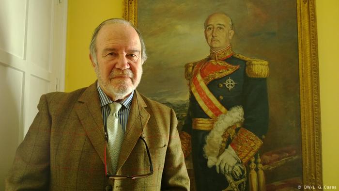 El general retirado Juan Chicharro Ortega en su despacho de la Fundación Franco.