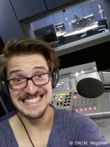 kulturweit-Freiwilliger Maximilian Wegener wurde beim deutschsprachigen Radio in Windhoek schnell zum vollwertigen Redaktionsmitglied. | Maximilian Wegener