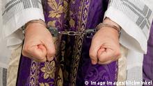 В ФРГ домогательствам католических священников подверглись 3677 человек