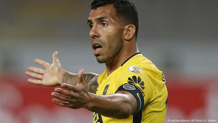 Carlos Tevez Injures Himself Playing In Prison Match Sports German Football And Major International Sports News Dw 29 03 2018