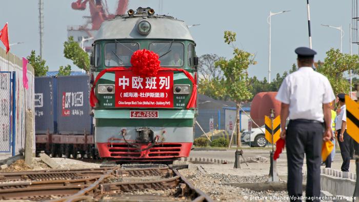 China freight train from Weihai to Duisburg (picture-alliance / dpa / Imaginechina / Tang Ke)