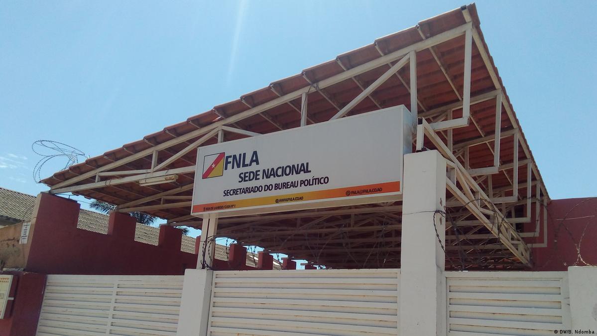 Angola: membros da FNLA pedem renovação na liderança