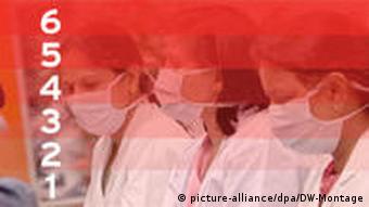 Symbolgrafik: Mediziner mit Atemmasken und eine Warnstufenskala (Grafik: picture alliance/ DW)