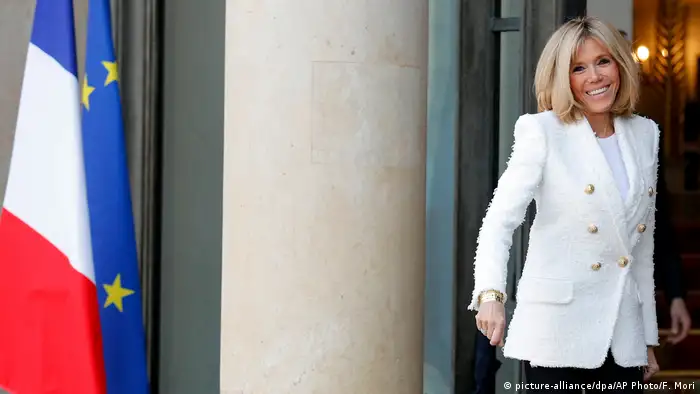  Frankreich Brigitte Macron (picture-alliance/dpa/AP Photo/F. Mori)