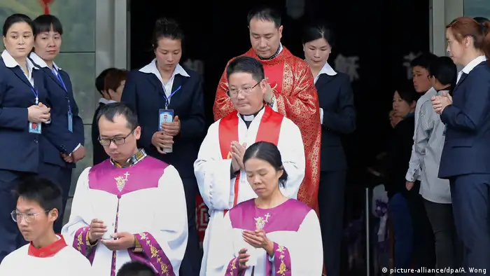 China Katholiken zelebrieren Messe zu Ostern