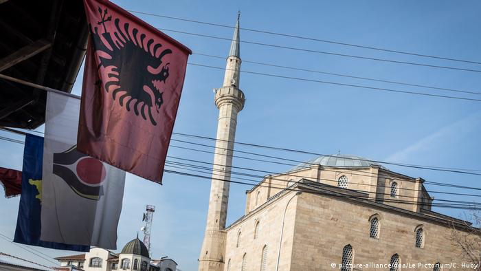Kosovo Pristina Moschee Fahne
Kosovo - politique