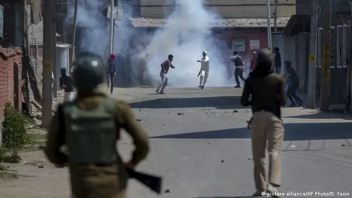 Indien Kämpfe in Kaschmir (picture alliance/AP Photo/D. Yasin)
