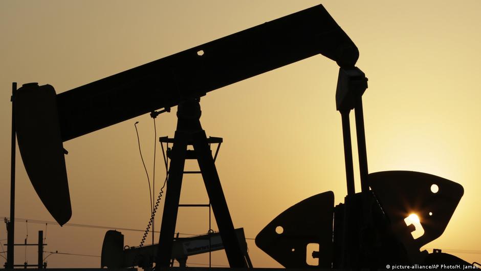 Reuters: Страны ОПЕК+ после выхода ОАЭ договорились увеличить добычу нефти