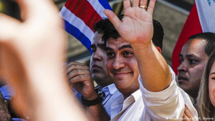 Costa Rica Mitte-Links Kandidat Carlos Alvarado liegt vorne (imago/Agencia EFE/A. Otalora)