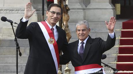 Peru neue Regierung | Martin Vizcarra und Cesar Villanueva (picture alliance/AP Photo/M. Mejia)