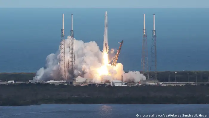 USA SpaceX Raumfrachter «Dragon» mit Nachschub zur ISS gestartet