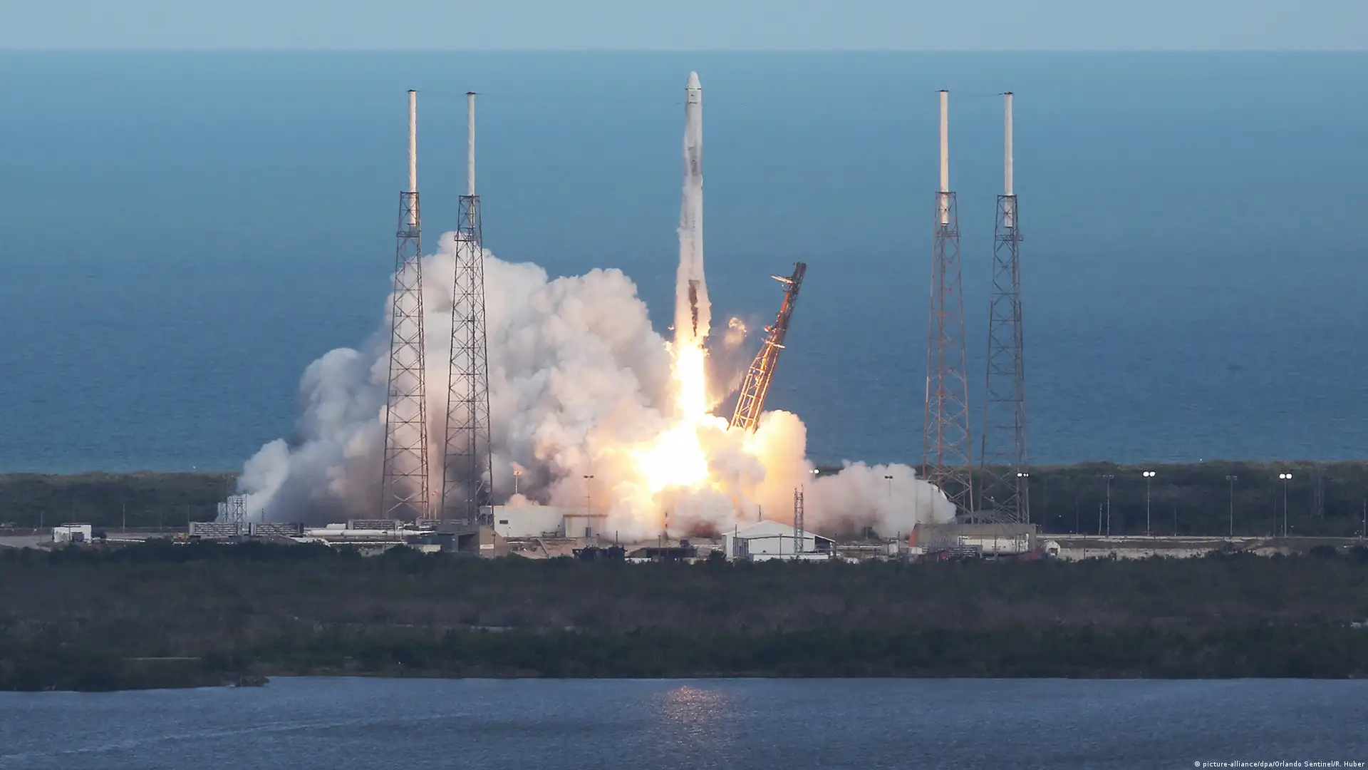 日本富豪成为SpaceX太空之旅第一人– DW – 2018年9月18日