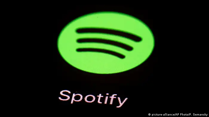 La empresa número uno del mundo en streaming musical, Spotify, sale hoy a Bolsa con un pronóstico aún incierto, ya que podría obtener tanto grandes ganancias como pérdidas. La firma sueca se presenta a sí misma como la próxima Netflix, pero habrá que esperar a ver si consigue emular su éxito. (3.04.2018).