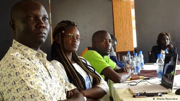 George Driliga, Sendeleiter von Morobo FM und andere Mitglieder beim Treffen des Cross-Border Network in Kampala.