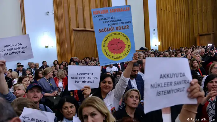 Türkei Demonstranten gegen den Bau des AKW in Akkuyu