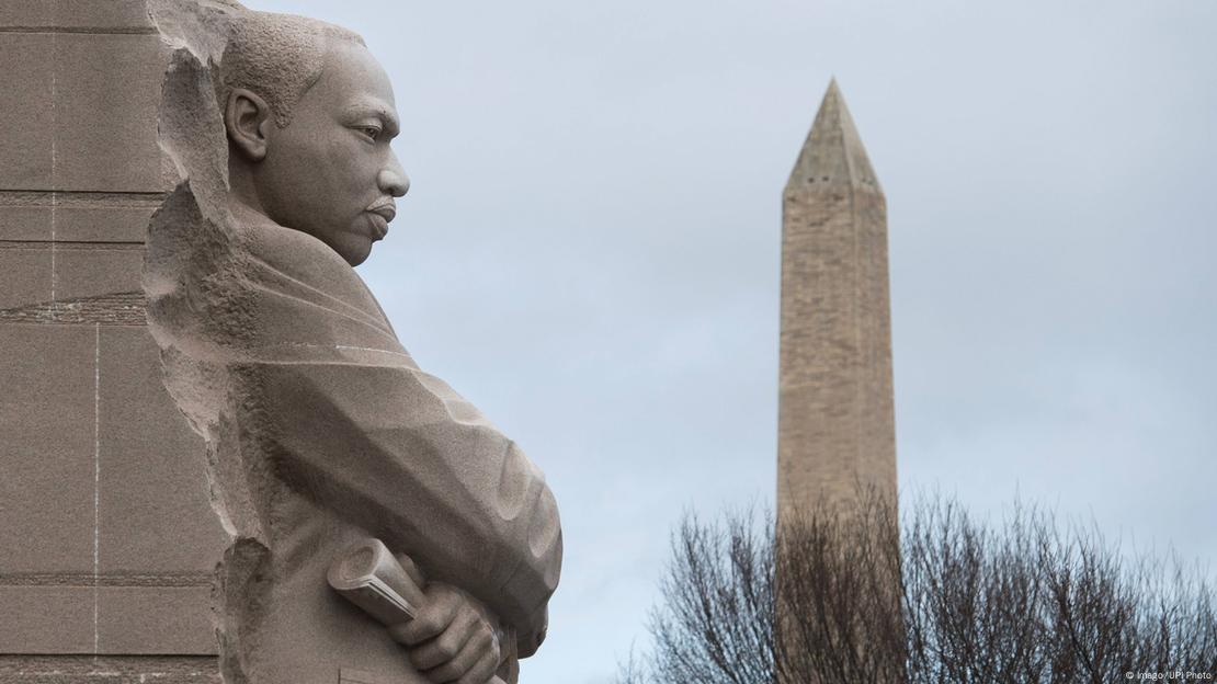 Monumento com a figura de Martin Luther King