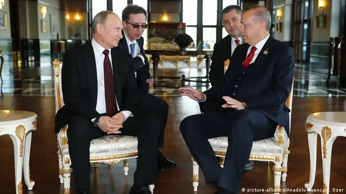 Türkei Recep Erdogan & Wladimir Putin in Ankara (picture-alliance/Anadolu Agency/K. Ozer)