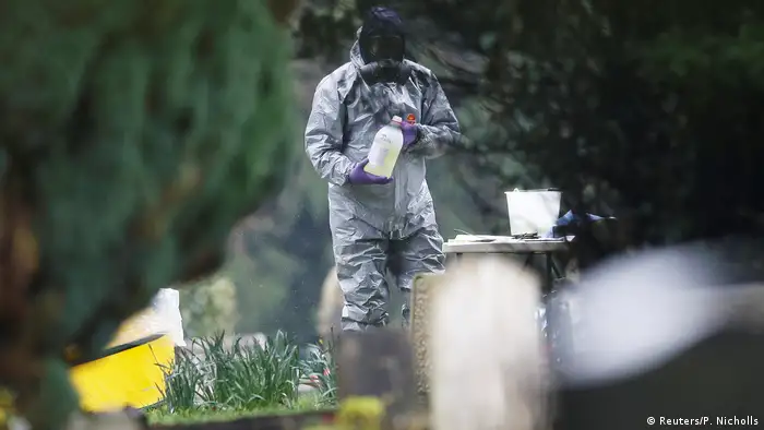 Großbritannien Friedhof in Salisbury | Untersuchung Grab von Ludmilla Skripal (Reuters/P. Nicholls)