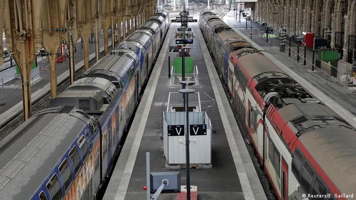 В понедельник во Франции отменили две трети поездов.